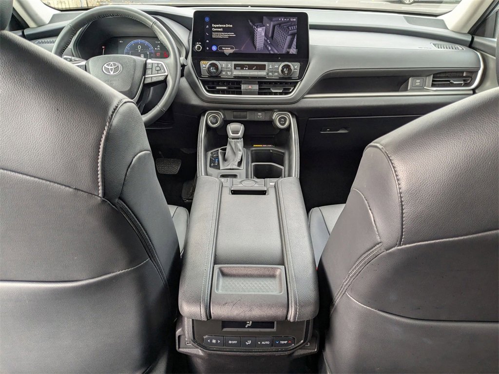 Used 2025 Toyota Grand Highlander AWD image 35