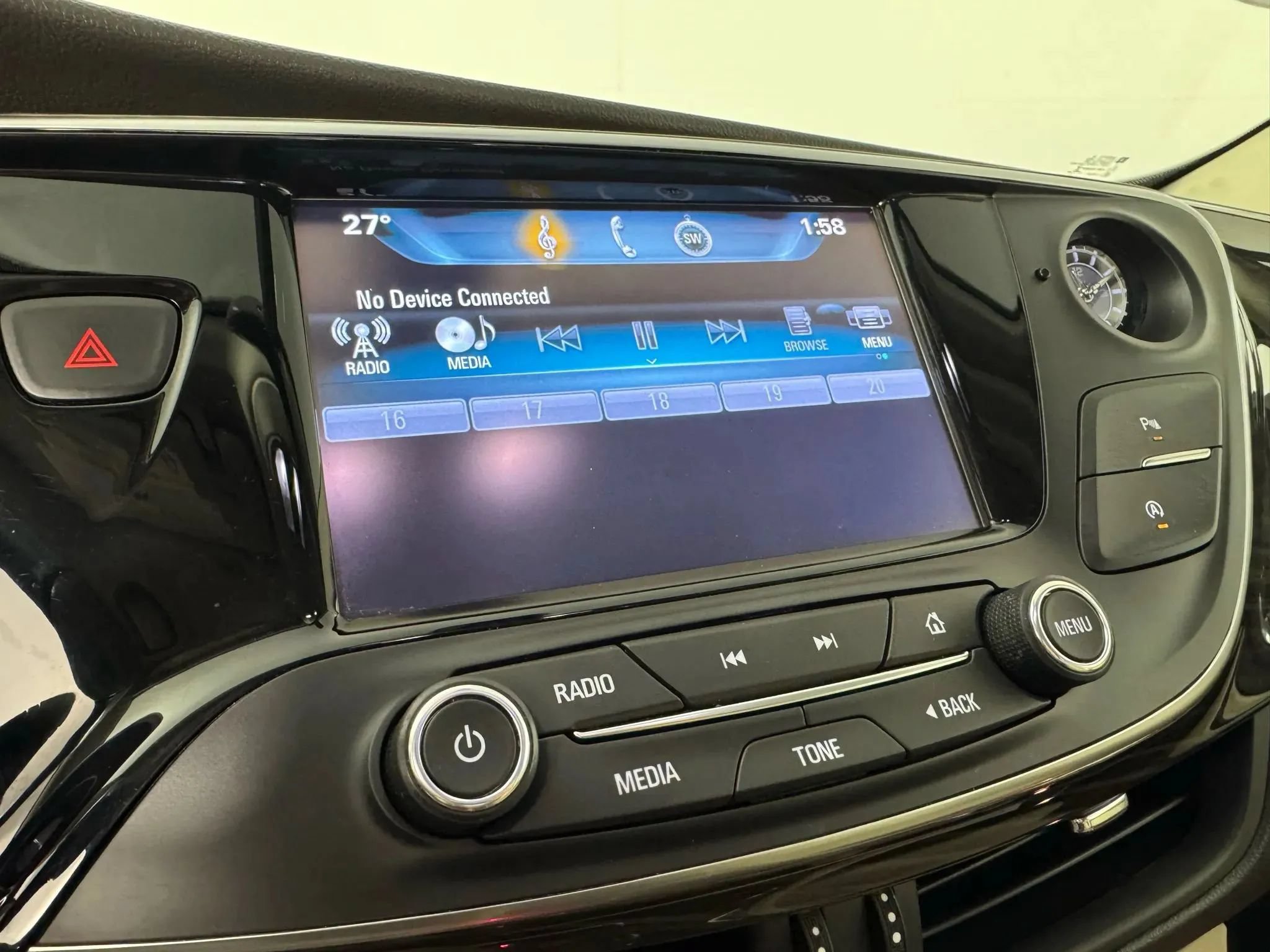 Used 2020 Buick Envision Essence AWD/4WD image 19