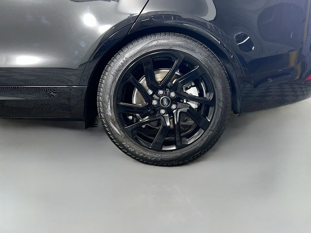Used 2025 Land Rover Discovery Dynamic SE image 33