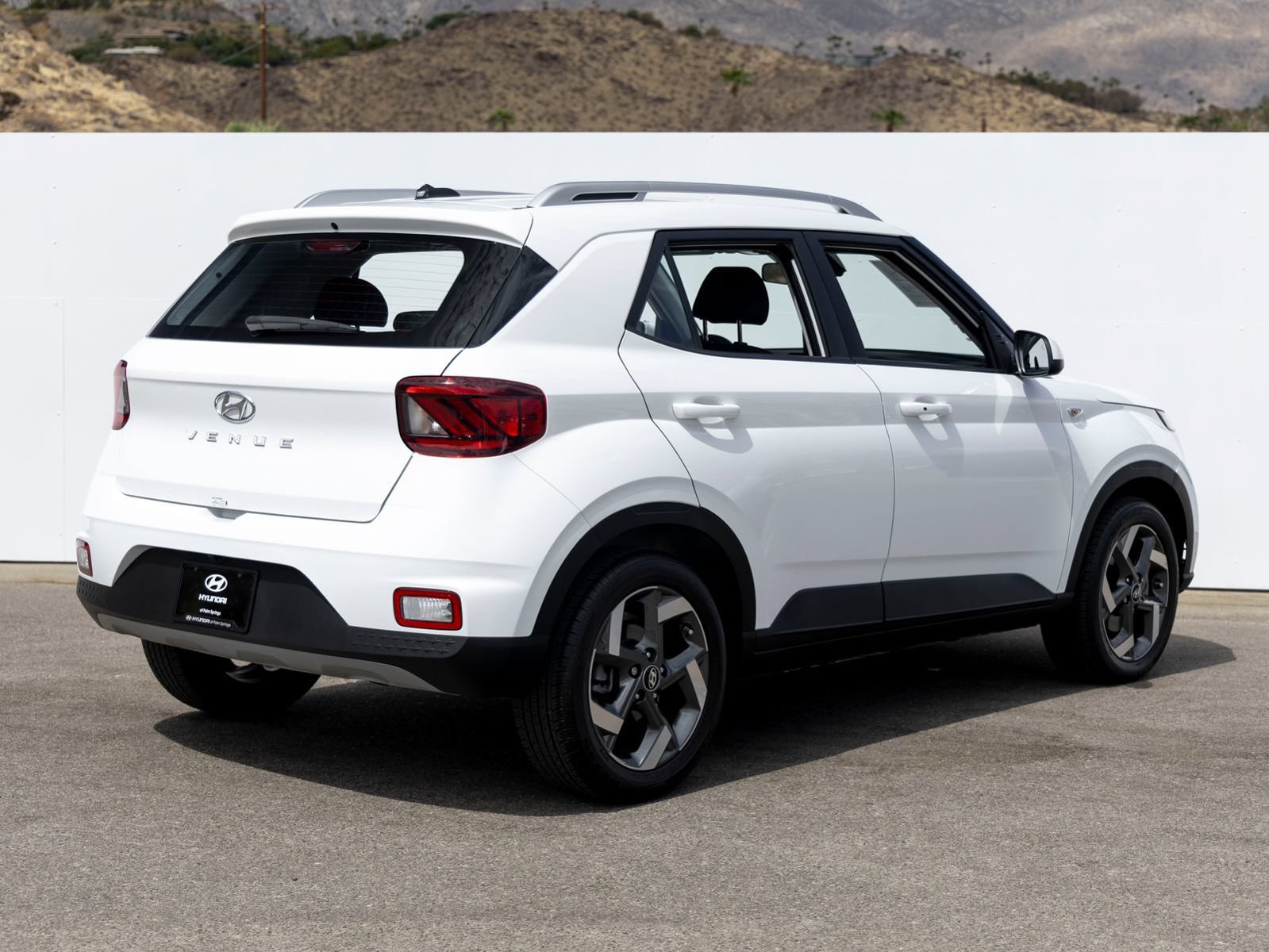 Used 2025 Hyundai Venue SEL FWD image 7
