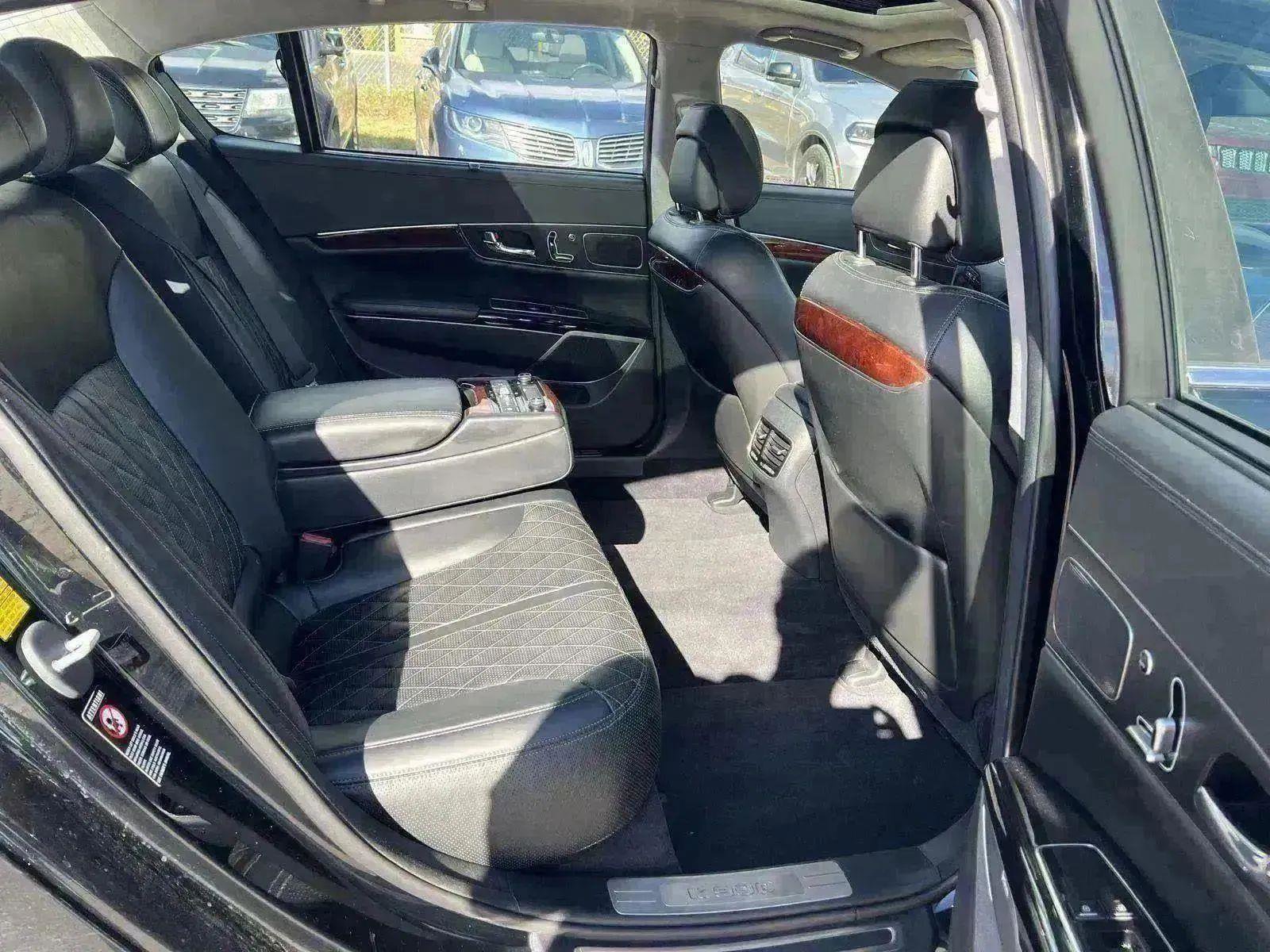 Used 2016 Kia K900 Luxury w/ VIP Plus Package image 27