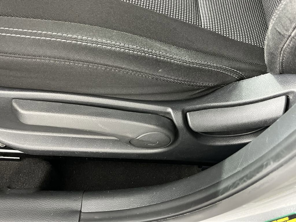 Used 2017 Hyundai Elantra GT FWD image 12