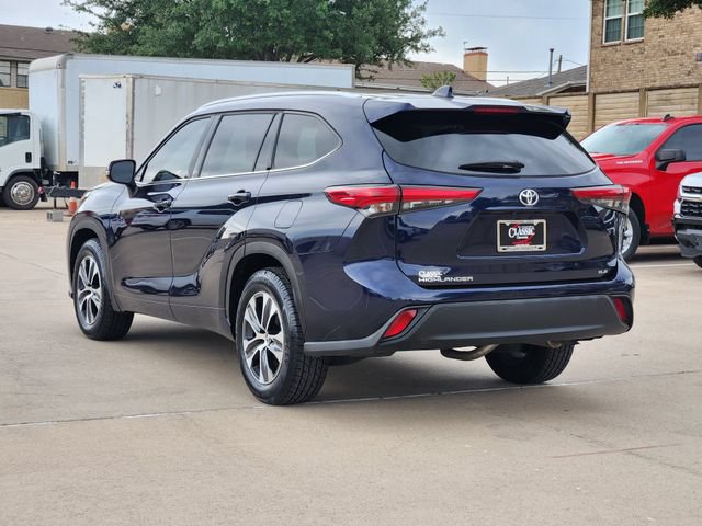 Used 2021 Toyota Highlander XLE FWD video 3