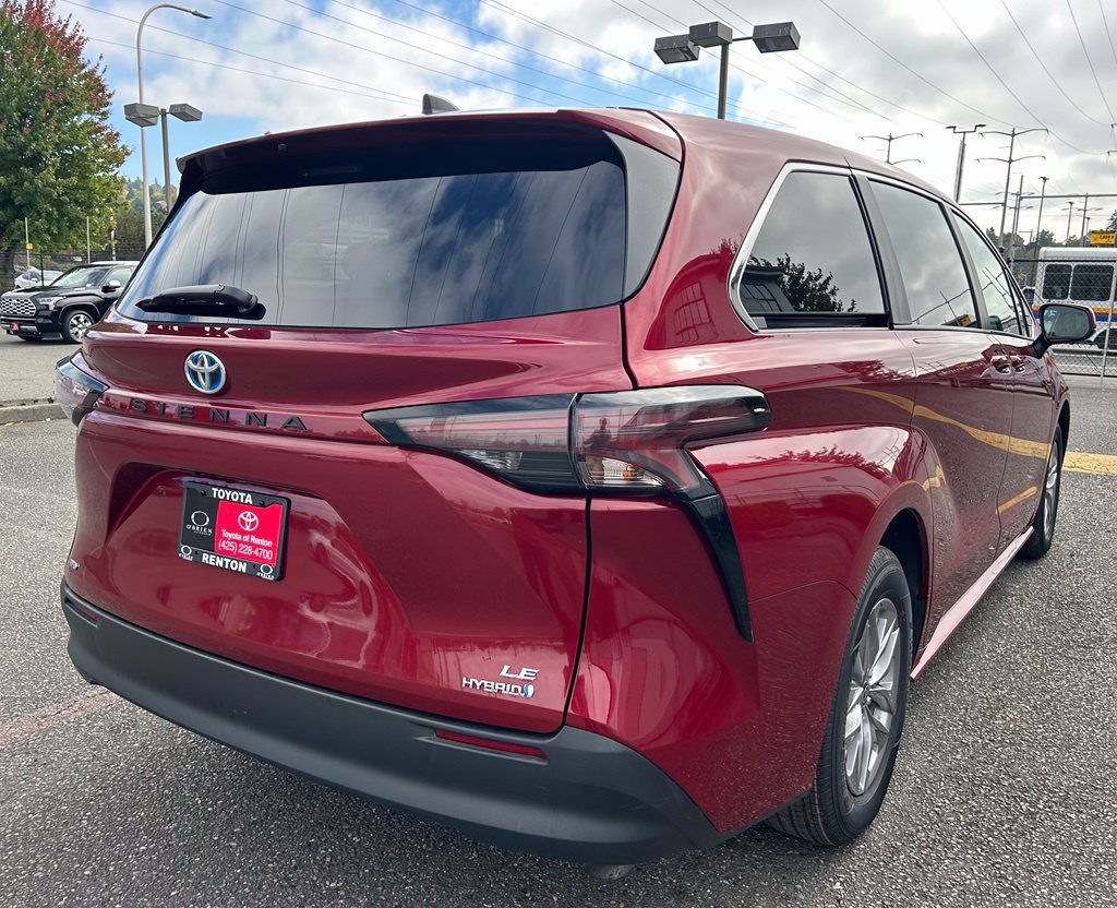 Certified 2024 Toyota Sienna LE AWD/4WD image 5