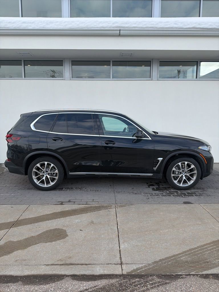 New 2026 BMW X5 xDrive40i w/ Climate Comfort Package image 4