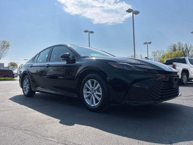Used 2025 Toyota Camry LE image 4