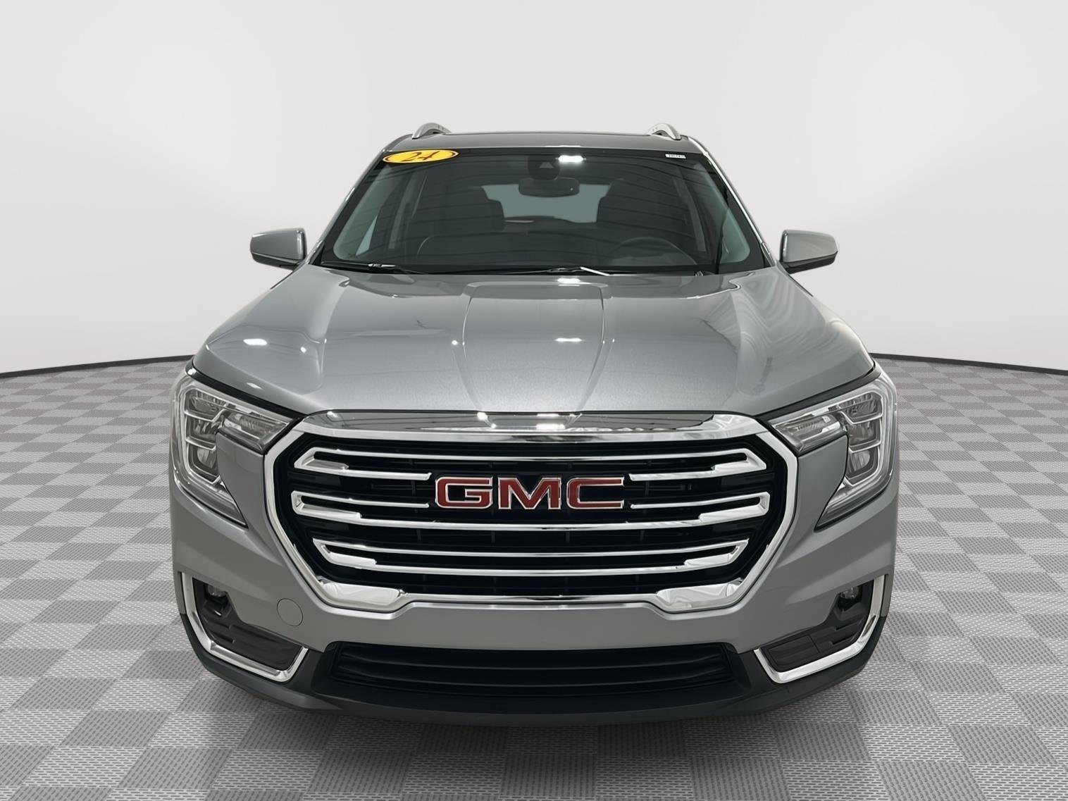 Used 2024 GMC Terrain SLT w/ Infotainment Package II image 8