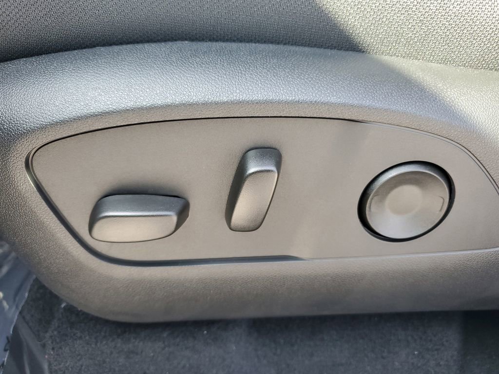 New 2026 Chevrolet Traverse LT w/ Driver Confidence Package image 20