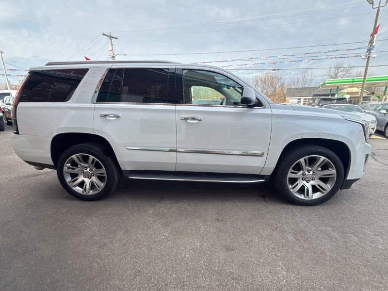 Used 2017 Cadillac Escalade Luxury image 4