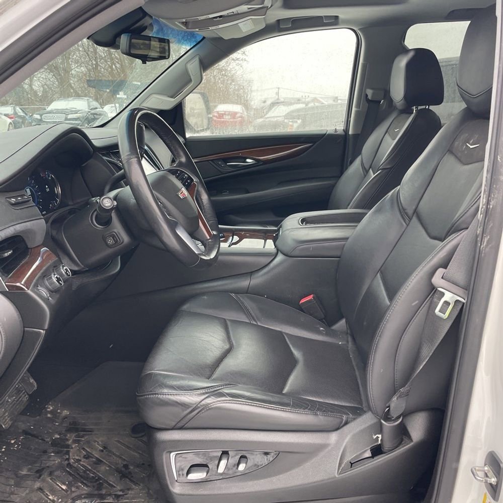Used 2018 Cadillac Escalade Luxury w/ LPO, Radiant Package image 8