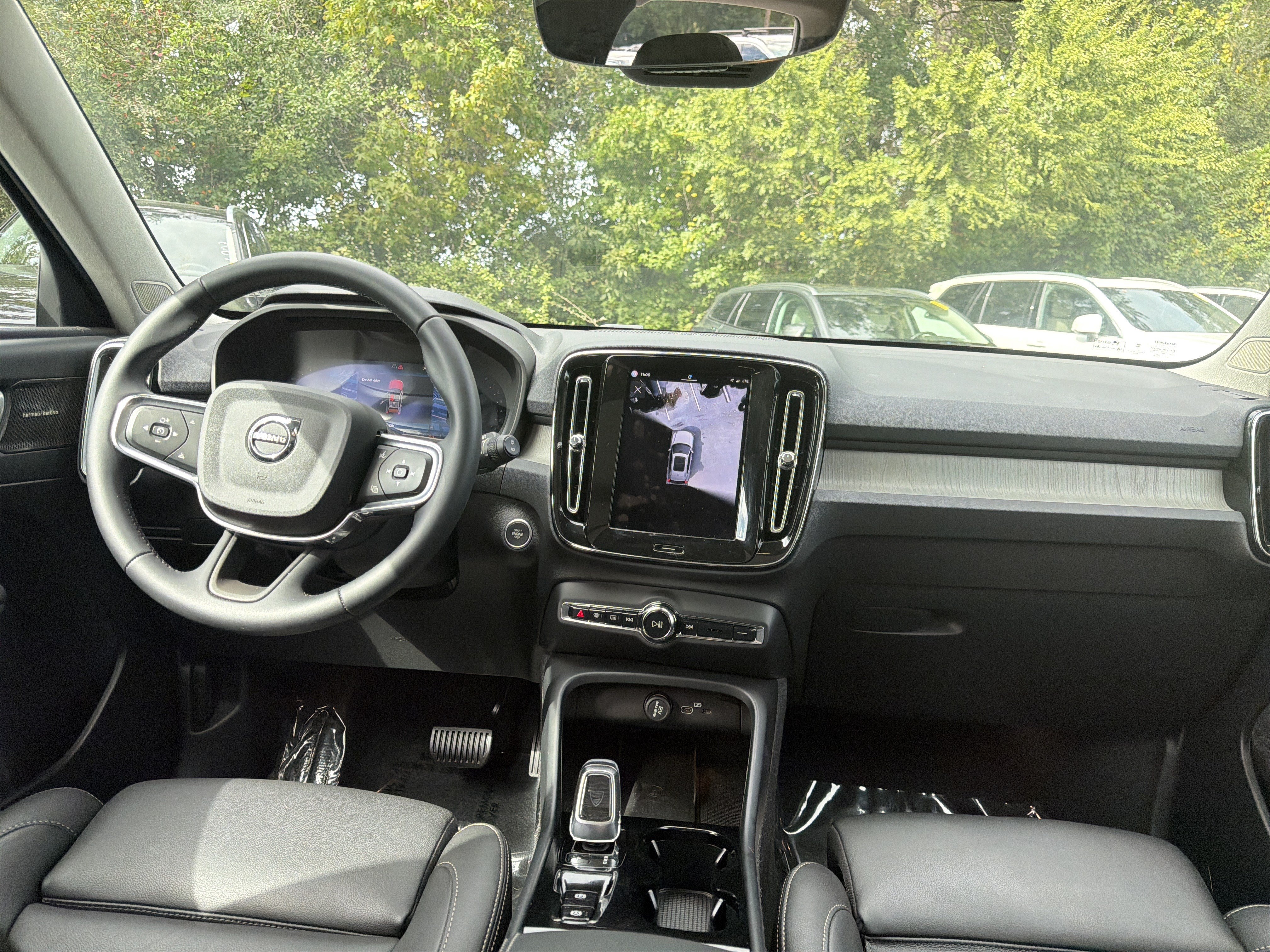Certified 2025 Volvo XC40 B5 Ultra AWD/4WD image 30