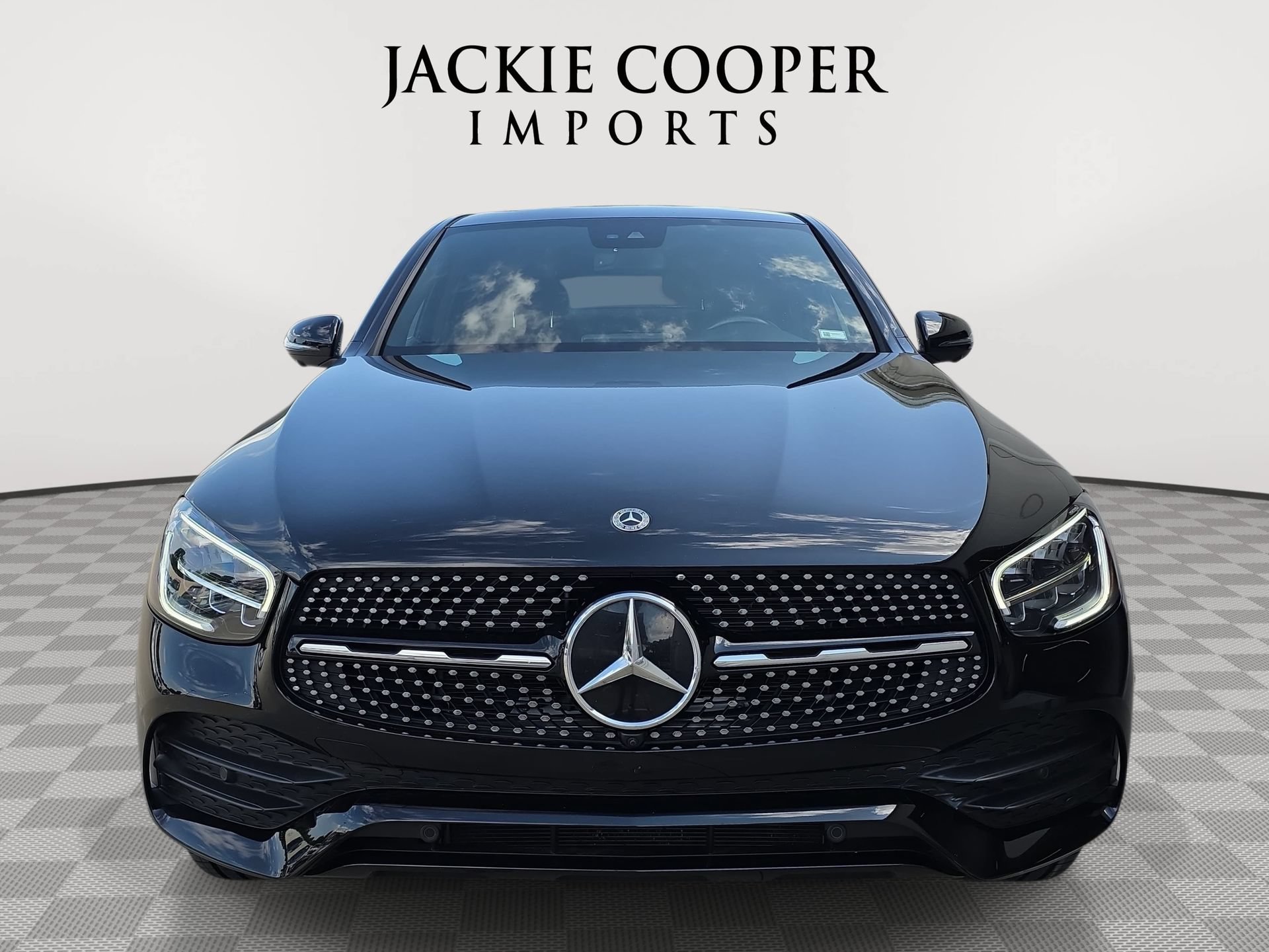 Used 2023 Mercedes-Benz GLC 300 4MATIC Coupe image 2