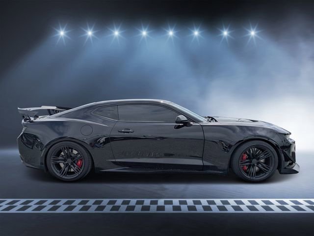 Used 2018 Chevrolet Camaro ZL1 image 2