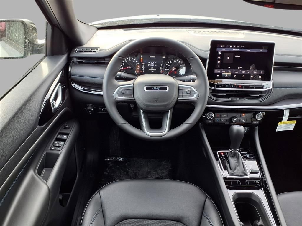 New 2026 Jeep Compass Latitude image 4