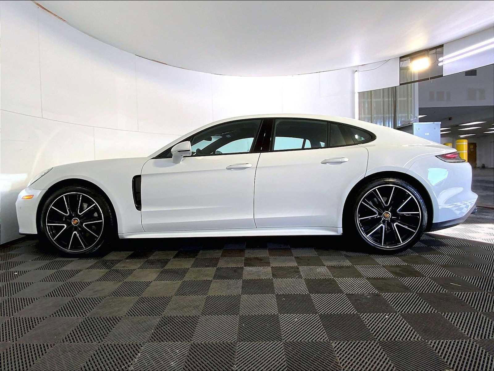 Certified 2023 Porsche Panamera 4 Platinum Edition AWD/4WD image 2