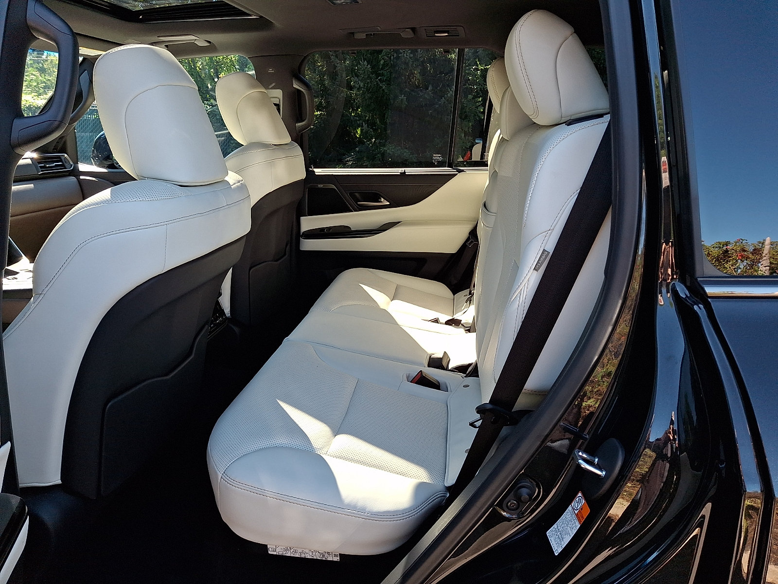 Certified 2023 Lexus LX 600 4WD w/ Appearance Package image 10