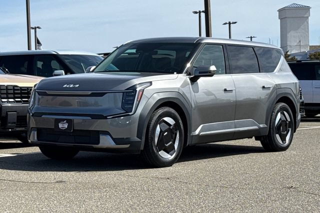 Certified 2024 Kia EV9 Light Long Range RWD image 10