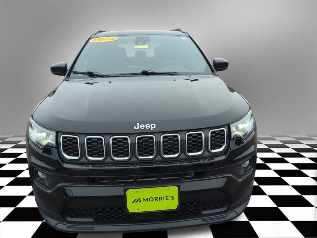 Used 2024 Jeep Compass Latitude image 4