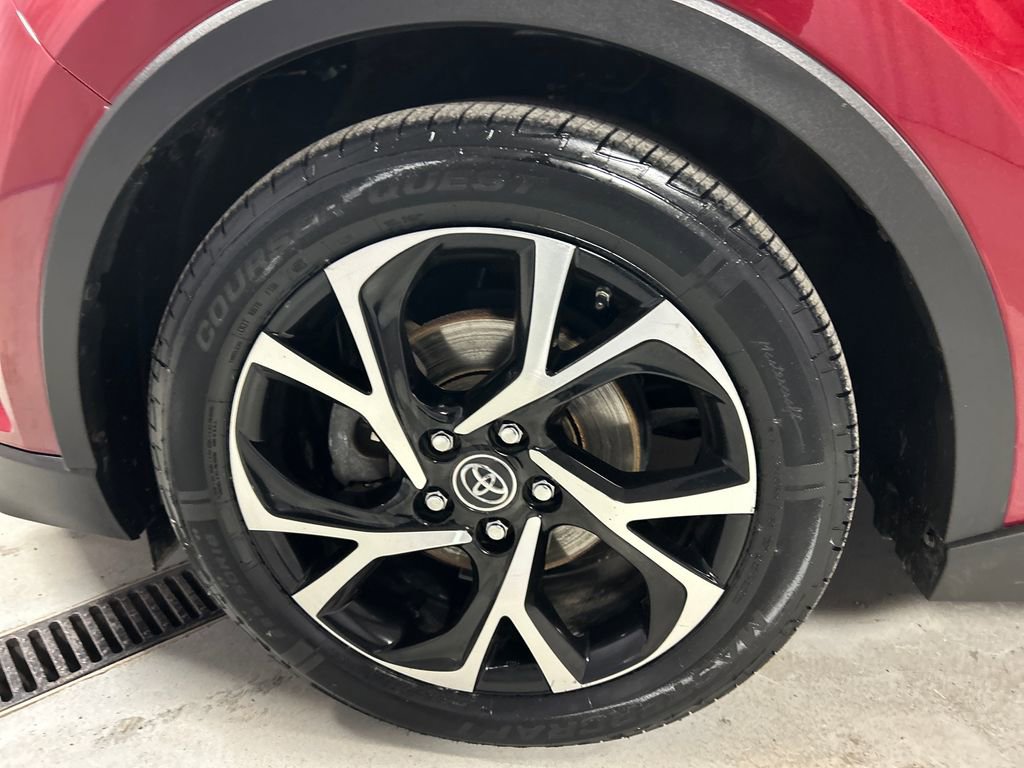 Used 2019 Toyota C-HR XLE image 9