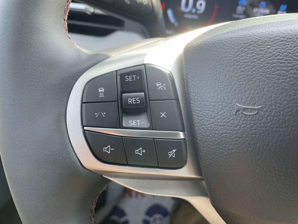 New 2025 Ford Explorer Active image 29