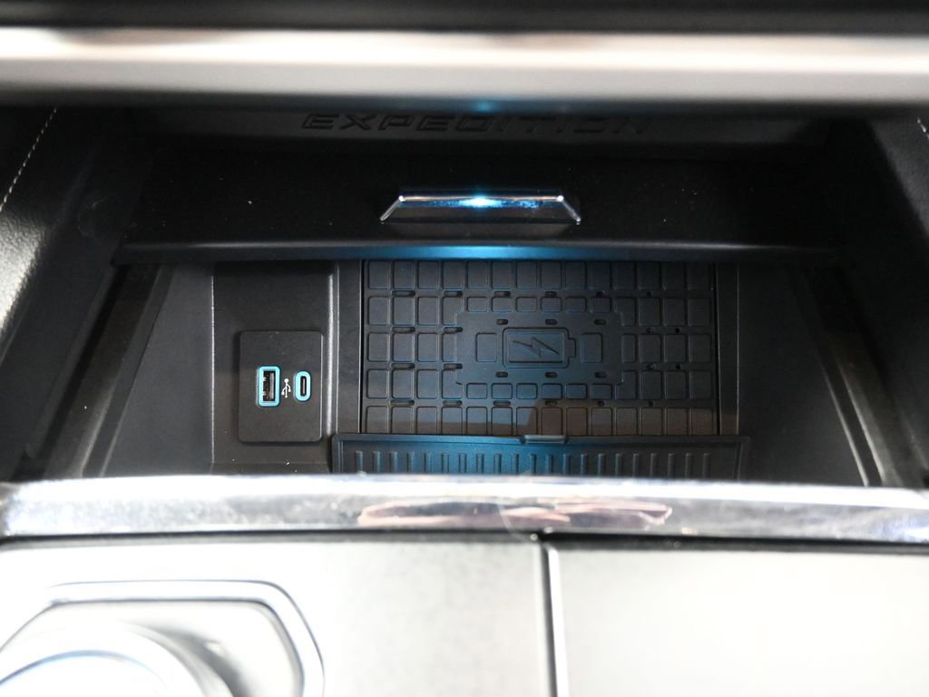 Used 2022 Ford Expedition XLT image 30