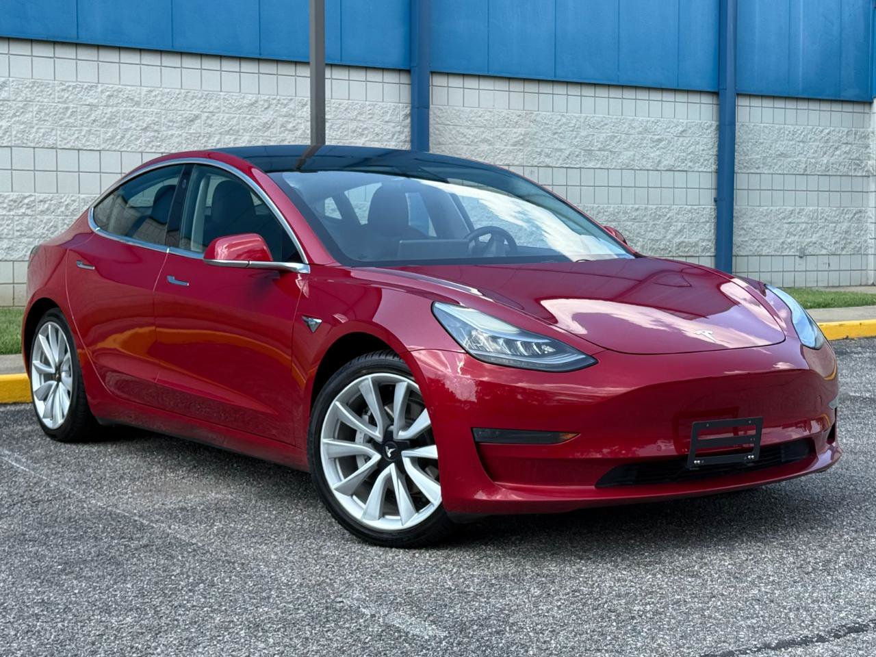 Used 2017 Tesla Model 3 Long Range RWD image 3