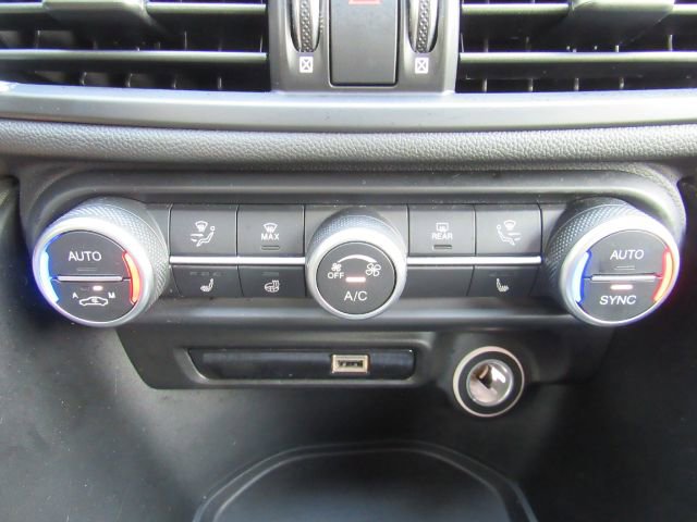 Used 2023 Alfa Romeo Giulia Sprint image 43