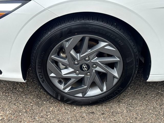 Used 2024 Hyundai Elantra SEL image 2