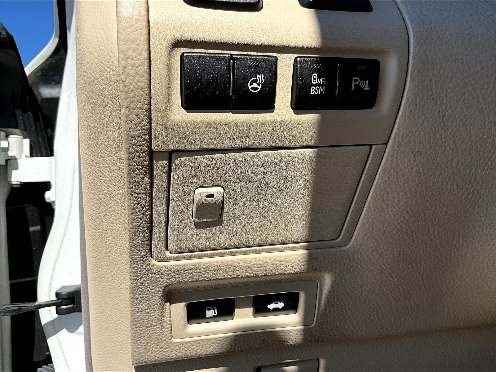 Used 2013 Lexus LS 460 AWD w/ Comfort Pkg image 39