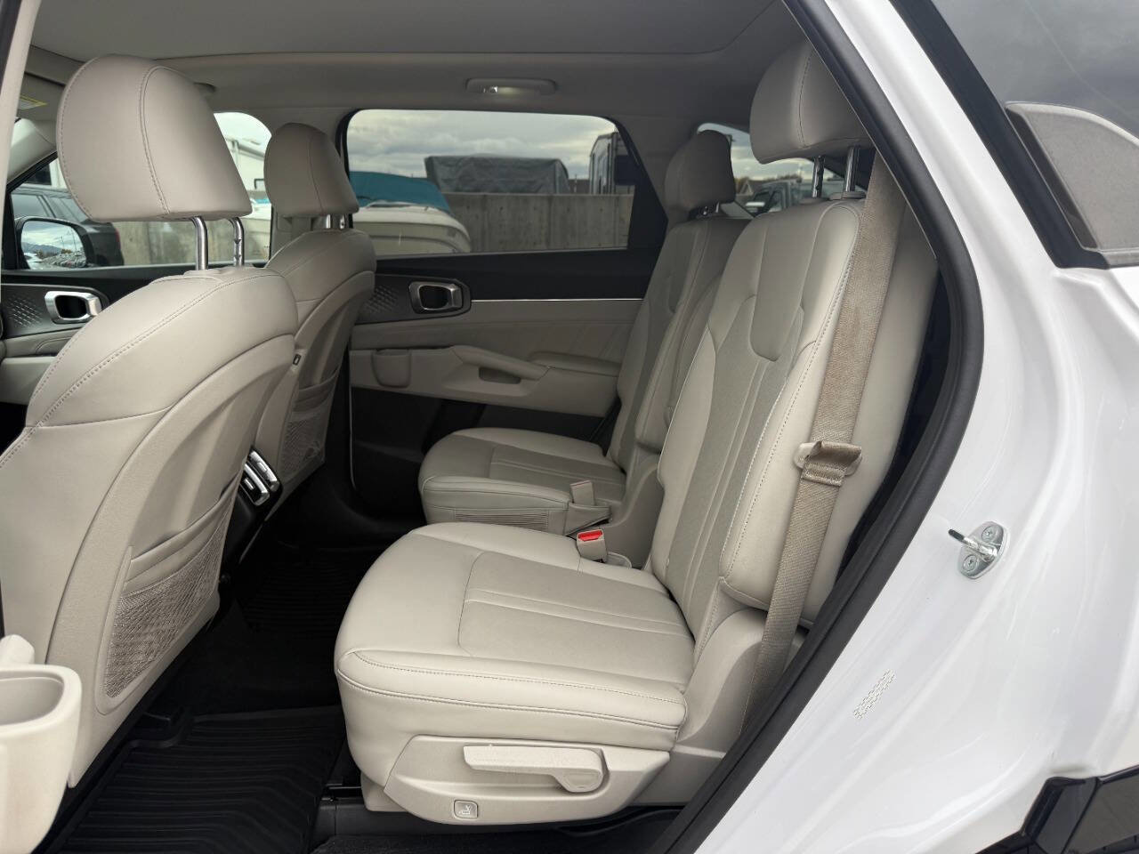 Used 2023 Kia Sorento SX image 18