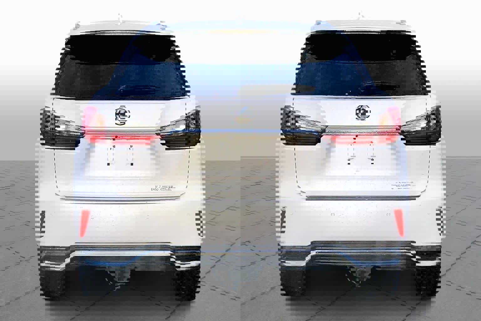 Used 2019 Lexus RX 350L w/ Premium Package image 4