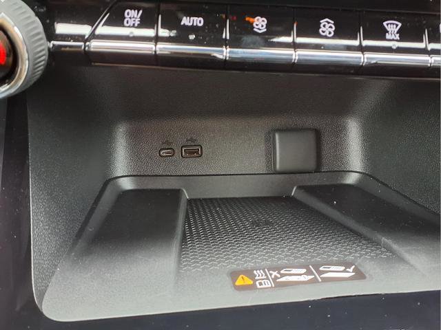 Used 2025 Chevrolet Traverse LT w/ LPO, Floor Liner Package FWD image 11