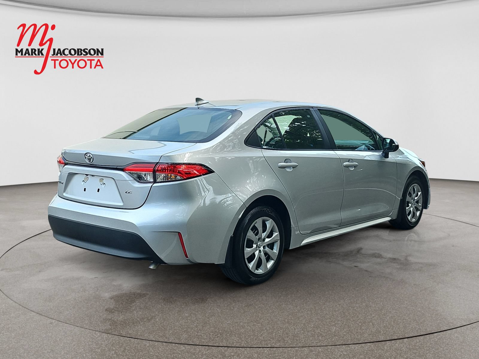 Used 2025 Toyota Corolla LE FWD image 9