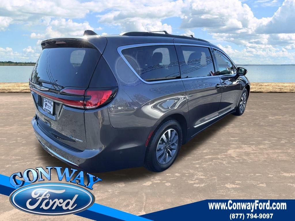 Used 2022 Chrysler Pacifica Limited w/ Uconnect Theater Family Group image 5