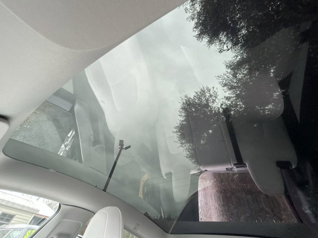 Used 2022 Tesla Model Y Long Range image 21