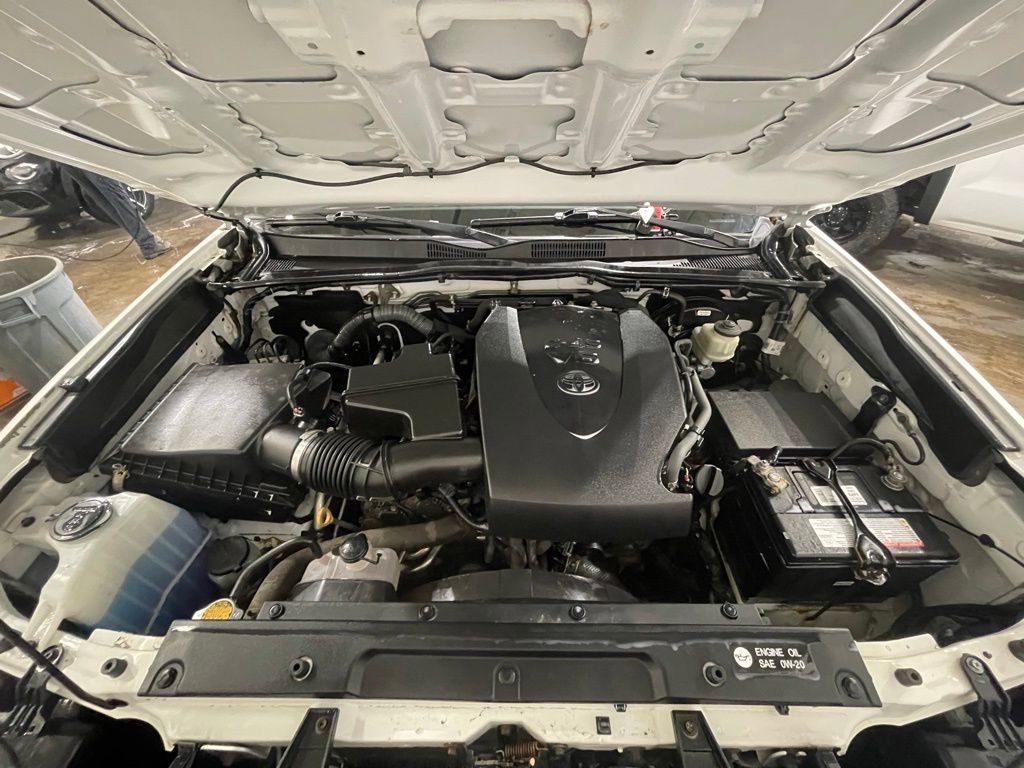 Used 2016 Toyota Tacoma Limited w/ Towing Package AWD/4WD image 38