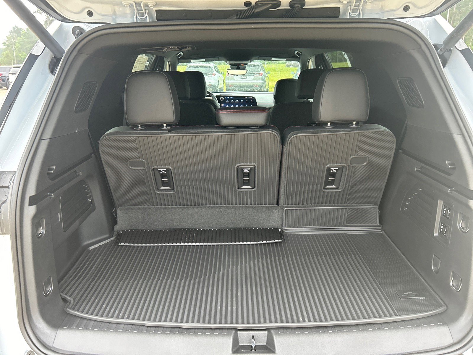 New 2026 Chevrolet Traverse RS w/ LPO, Floor Liner Package FWD image 7