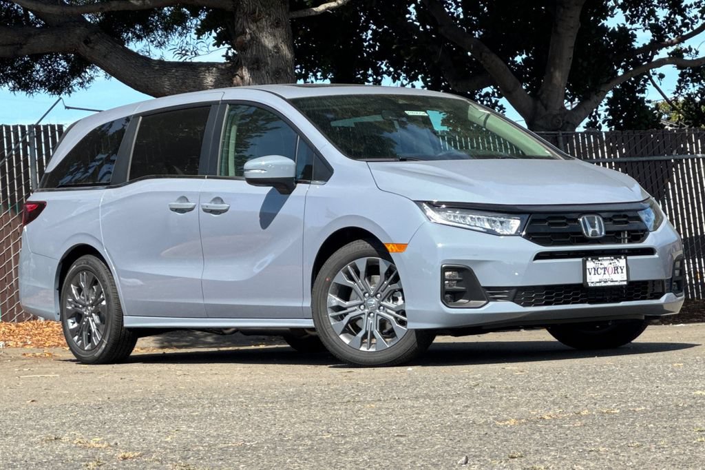 New 2026 Honda Odyssey Touring image 2