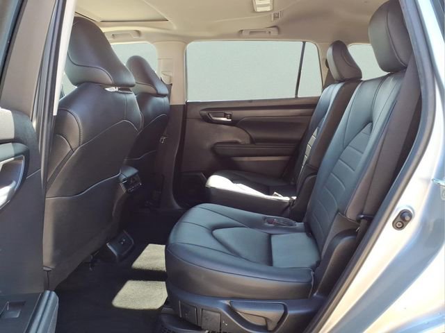 Used 2023 Toyota Highlander XLE image 23