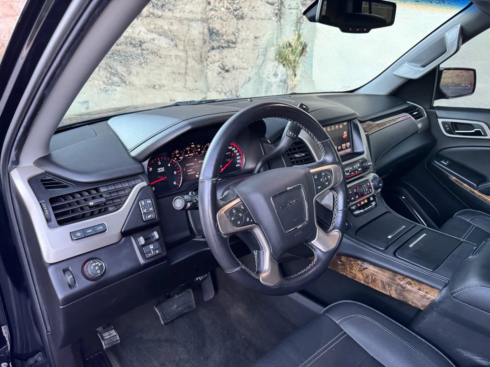 Used 2016 GMC Yukon Denali w/ Open Road Package RWD image 19