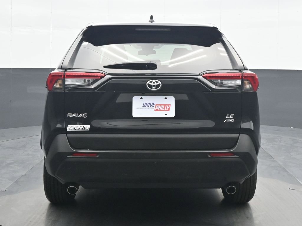 Used 2022 Toyota RAV4 LE image 5