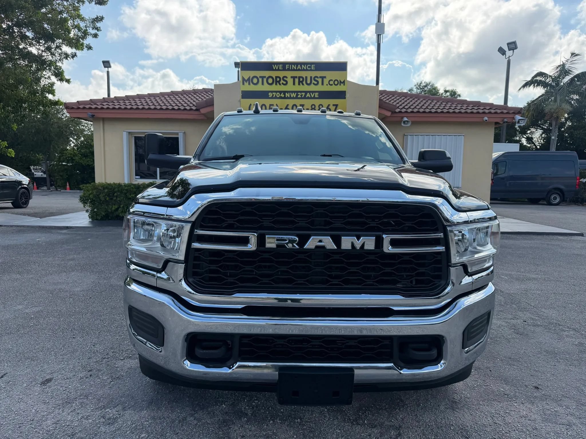 Used 2022 RAM 3500 Tradesman w/ Chrome Appearance Group AWD/4WD image 10
