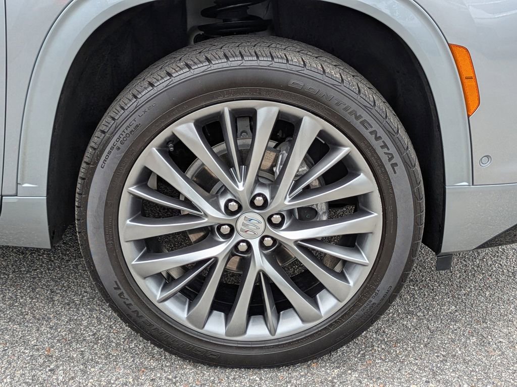 Used 2025 Buick Enclave Avenir w/ Super Cruise Package FWD image 12
