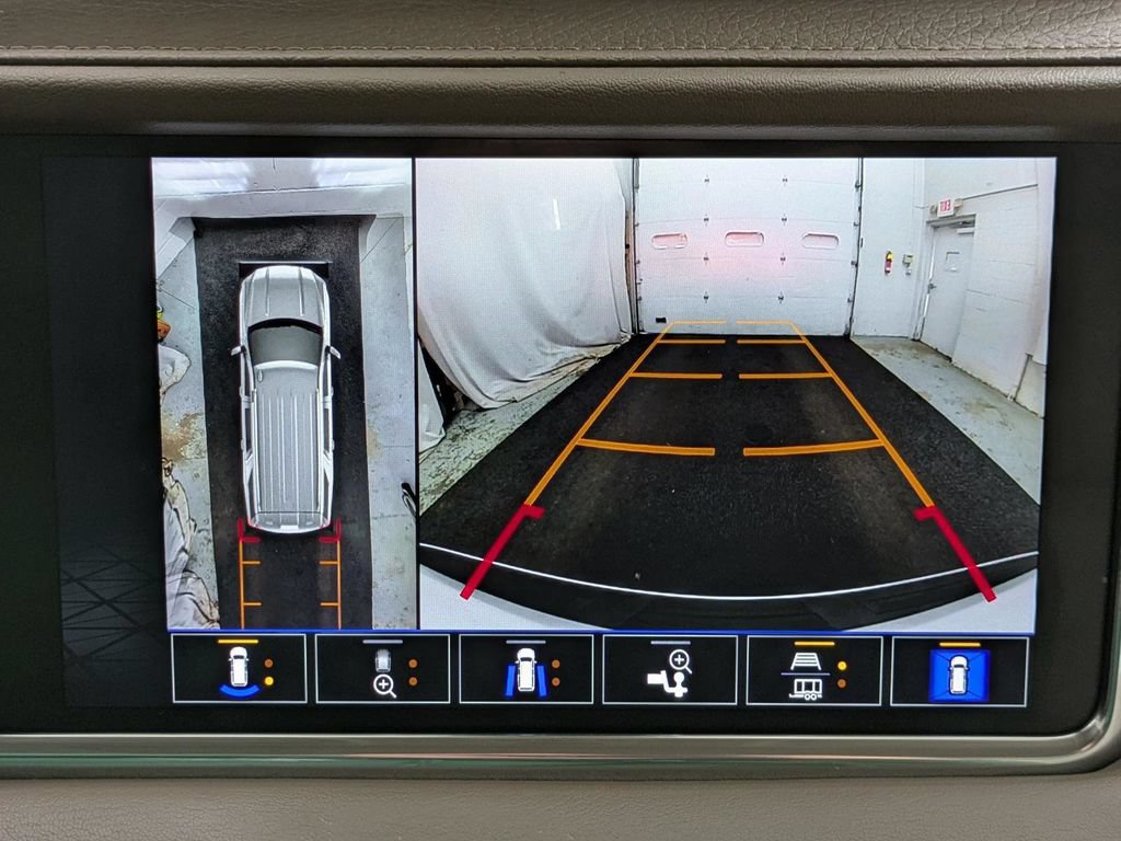Used 2022 GMC Yukon XL Denali AWD/4WD image 11