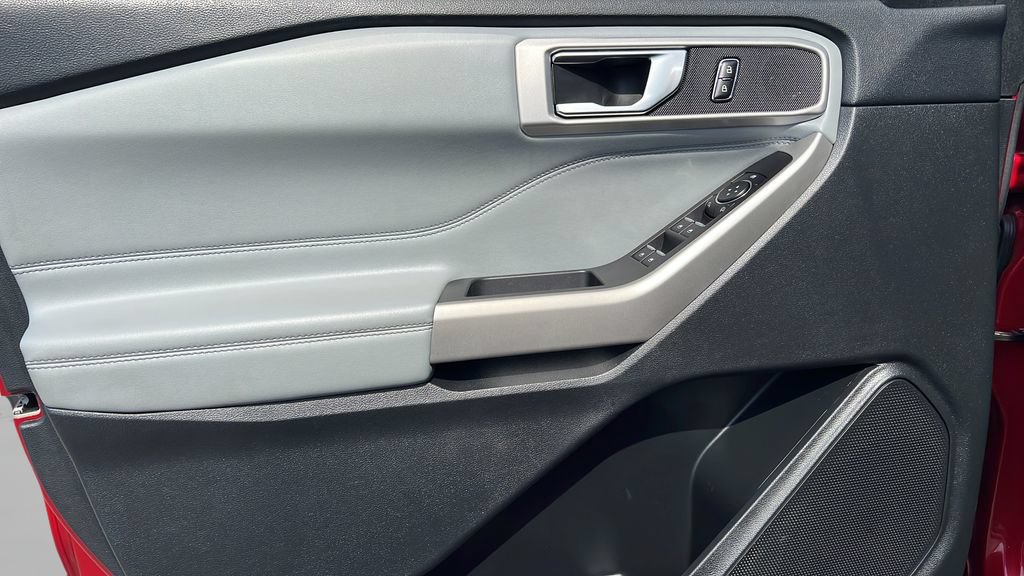 Used 2023 Ford Explorer XLT w/ Equipment Group 202A AWD/4WD image 13