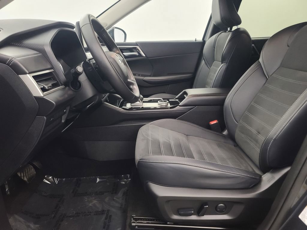 Used 2025 Mitsubishi Outlander SE AWD/4WD image 28