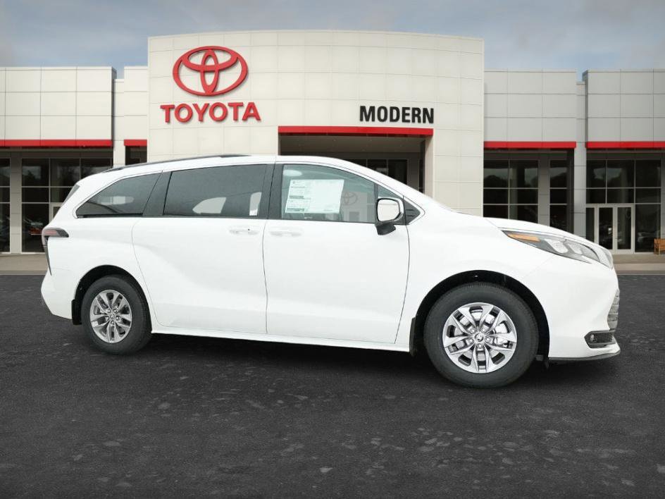 New 2026 Toyota Sienna XLE FWD image 18