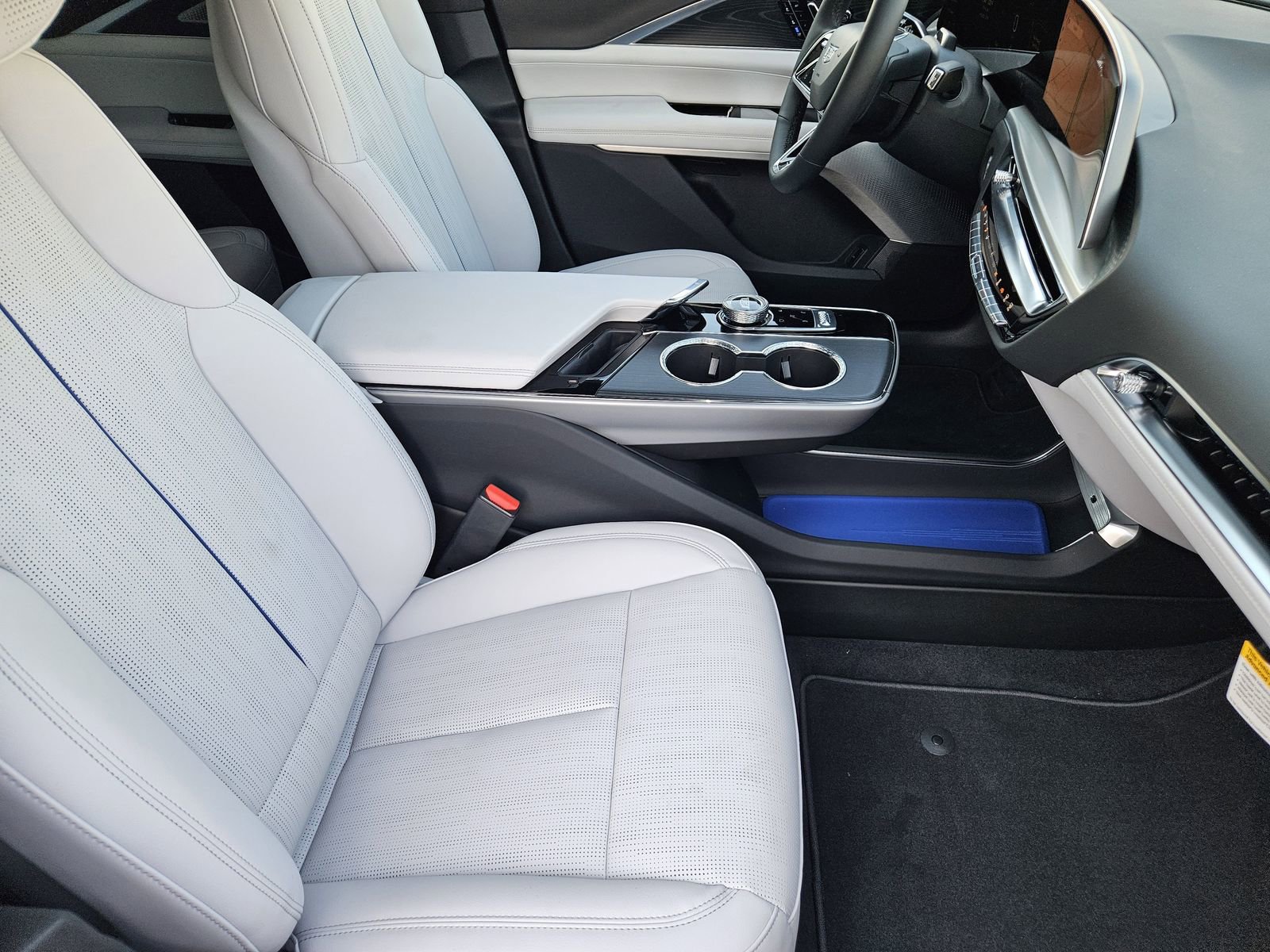 New 2025 Cadillac Lyriq Sport AWD/4WD image 15