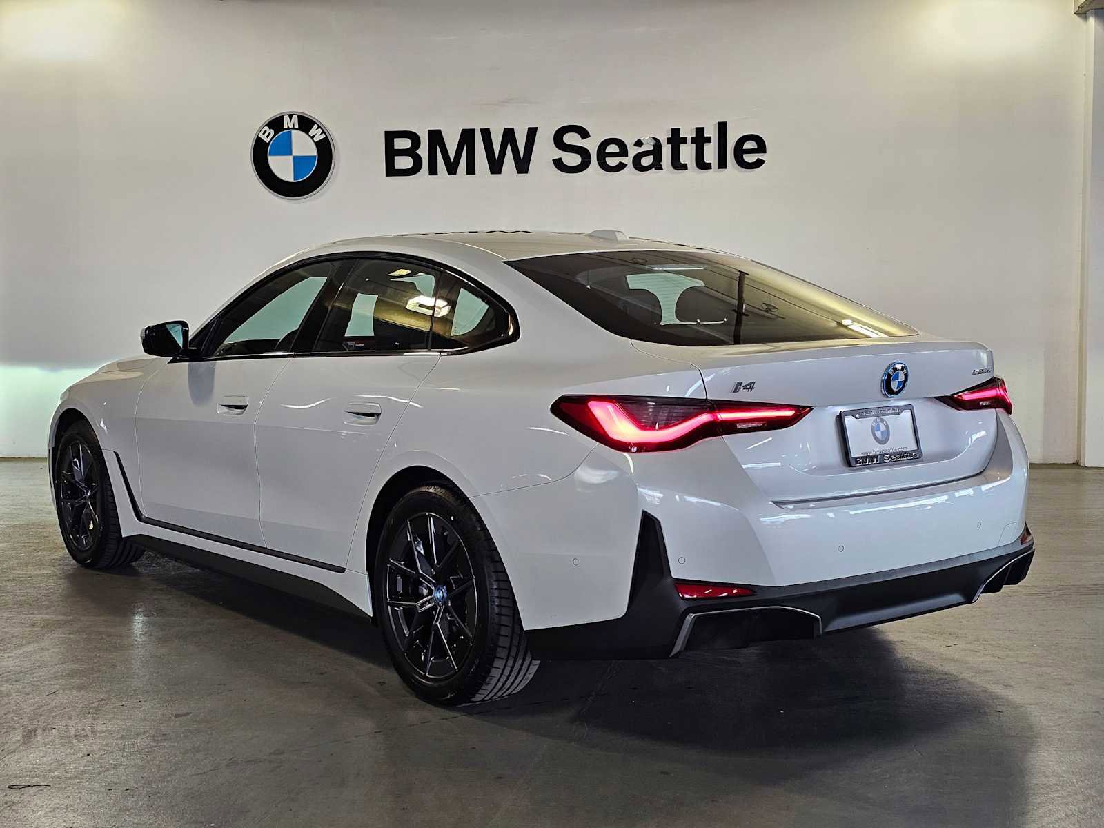 Used 2023 BMW i4 eDrive35 image 4
