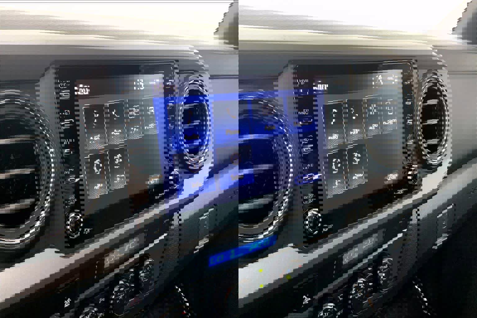 Used 2022 Toyota Tacoma TRD Off-Road image 23